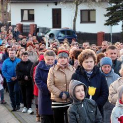 fot. J. Nowak > Droga krzyżowa ulicami parafii / Zakliczyn, 11.04.2014r.