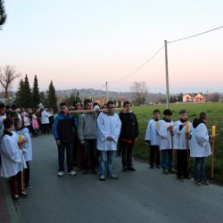 fot. J. Nowak > Droga krzyżowa ulicami parafii / Zakliczyn, 11.04.2014r.