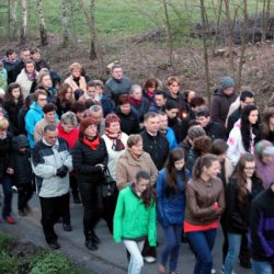 fot. J. Nowak > Droga krzyżowa ulicami parafii / Zakliczyn, 11.04.2014r.