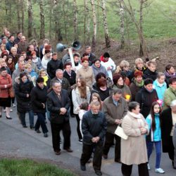 fot. J. Nowak > Droga krzyżowa ulicami parafii / Zakliczyn, 11.04.2014r.