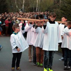 fot. J. Nowak > Droga krzyżowa ulicami parafii / Zakliczyn, 11.04.2014r.