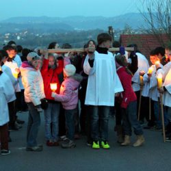 fot. J. Nowak > Droga krzyżowa ulicami parafii / Zakliczyn, 11.04.2014r.