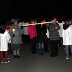 fot. J. Nowak > Droga krzyżowa ulicami parafii / Zakliczyn, 11.04.2014r.