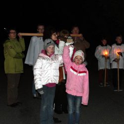 fot. J. Nowak > Droga krzyżowa ulicami parafii / Zakliczyn, 11.04.2014r.