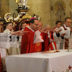 10.05.2012r. Sakrament Bierzmowania udziela ks. bp Damian Muskus