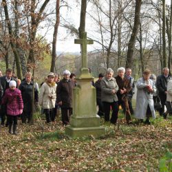 Poświęcenie obelisków na starych cmentarzach