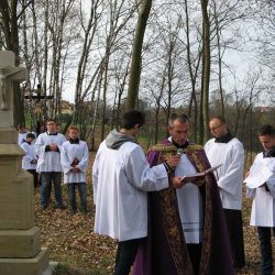 Poświęcenie obelisków na starych cmentarzach