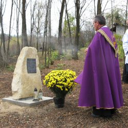 Poświęcenie obelisków na starych cmentarzach