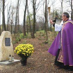 Poświęcenie obelisków na starych cmentarzach