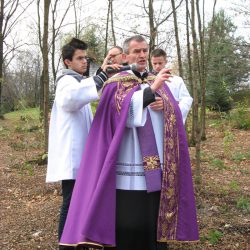 Poświęcenie obelisków na starych cmentarzach