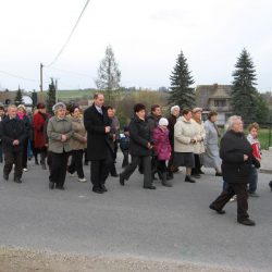 Poświęcenie obelisków na starych cmentarzach