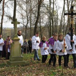 Poświęcenie obelisków na starych cmentarzach